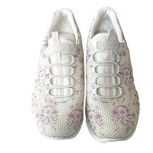Women’s Sketchers Memory Foam Floral Slip-on shoes Size 5.5